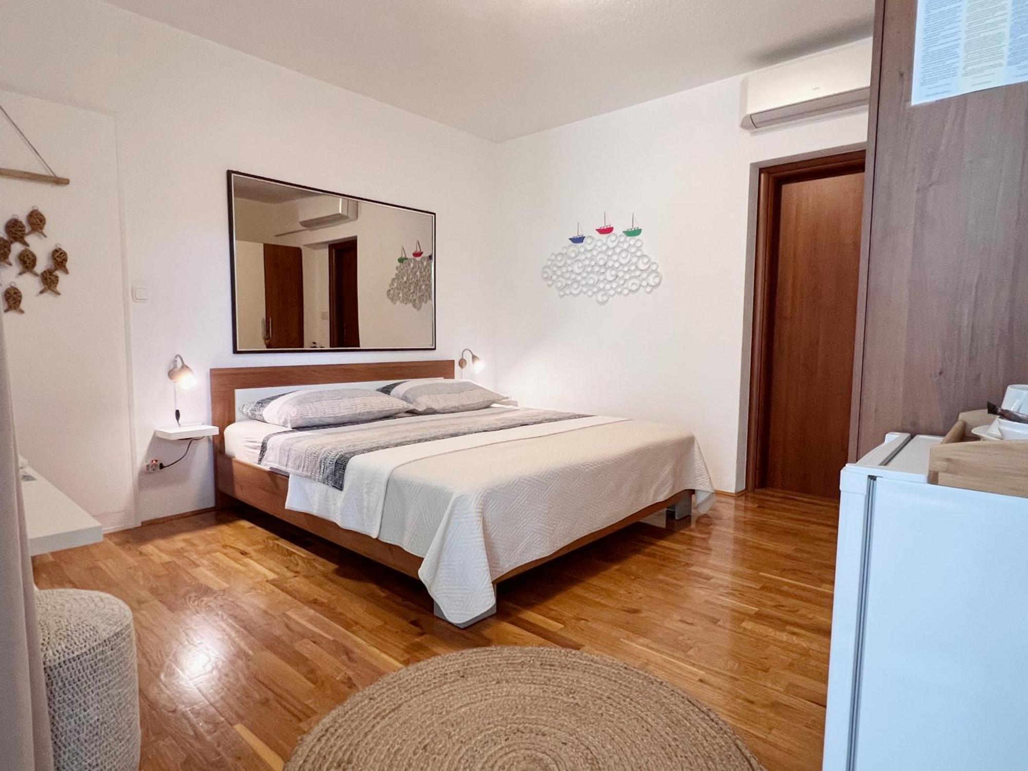 Room Tai - Spacious And Comfy With Private Terrace Хвар Экстерьер фото