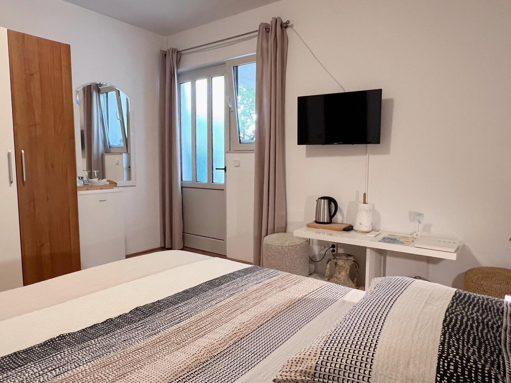 Room Tai - Spacious And Comfy With Private Terrace Хвар Экстерьер фото