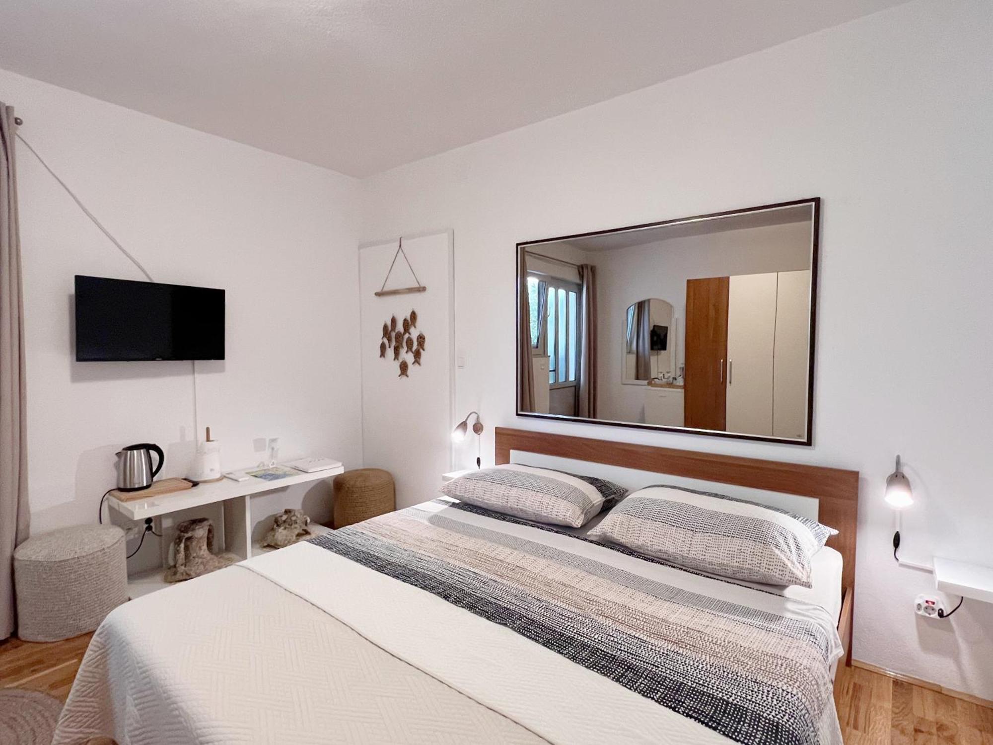 Room Tai - Spacious And Comfy With Private Terrace Хвар Экстерьер фото