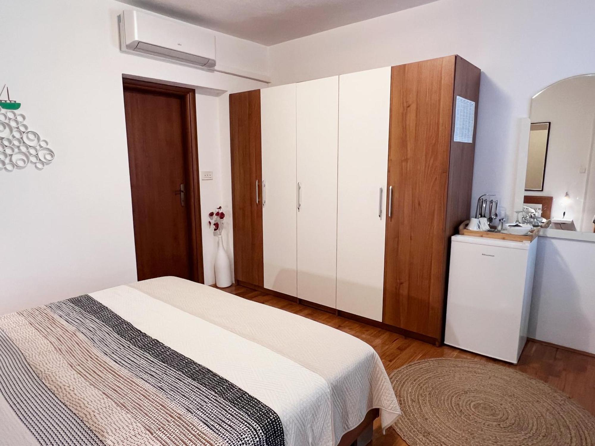 Room Tai - Spacious And Comfy With Private Terrace Хвар Экстерьер фото